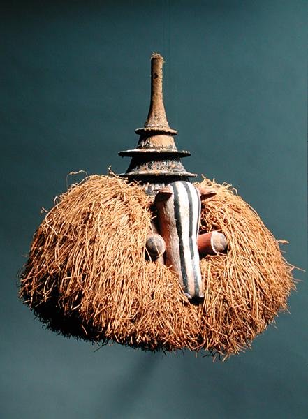 Zoomorphic Mask (tre og fiber) (se også 181650, 181652) av Congolese