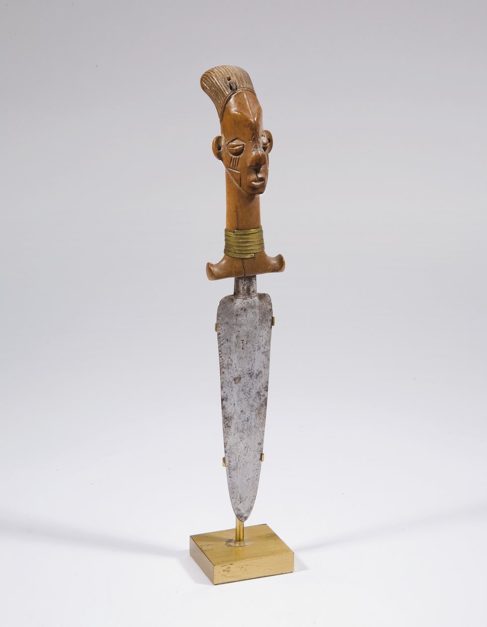 Mangbetu kniv (tre og metall) av Congolese Congolese