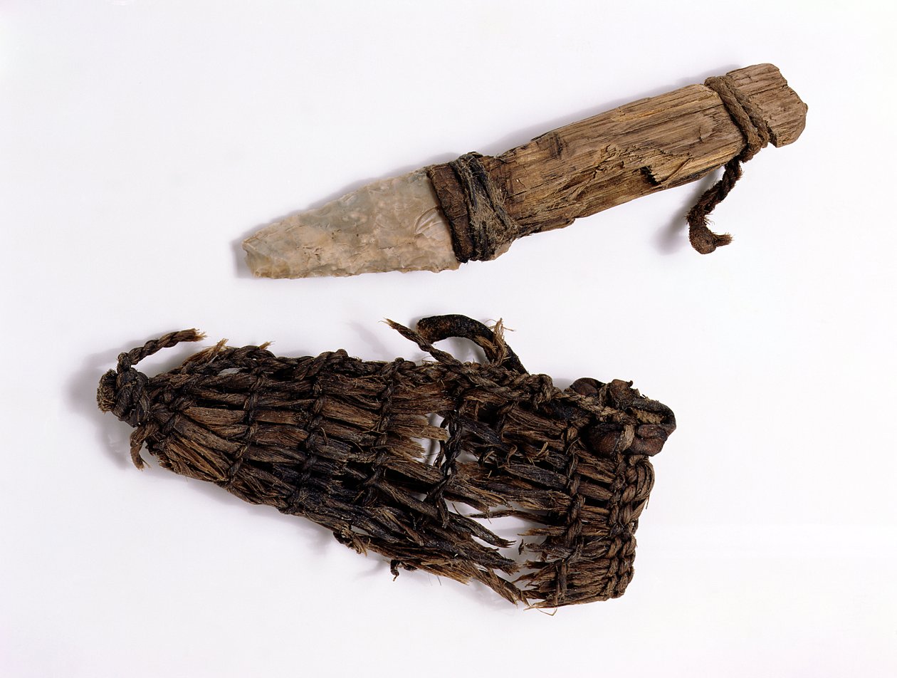 Dolk og slire funnet med Oetzi Iceman (bast, lær, asketre og flint) av Copper Age