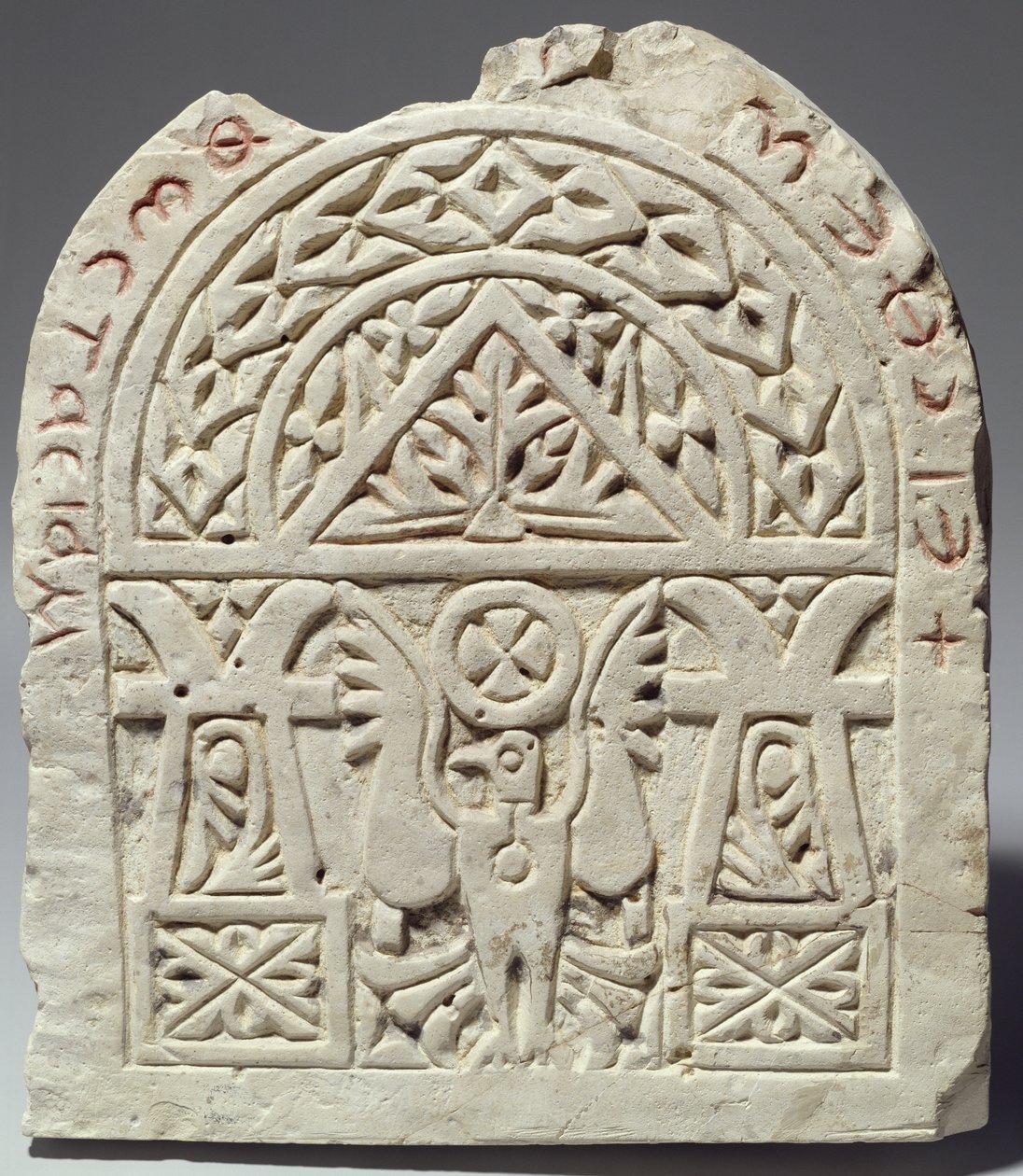 Begravelsesstela med en due eller ørn, 8.-9. århundre e.Kr. (kalkstein) av Coptic