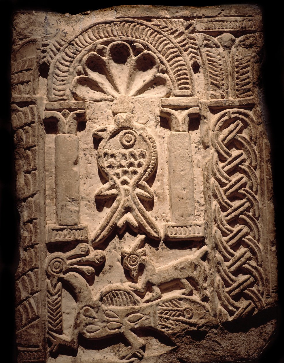 Koptisk sivilisasjon: veggfragment av høye relieffer med fisk (kristent symbol). 6. eller 7. århundre etter JC. Luxor, egyptisk kunstmuseum av Coptic Coptic