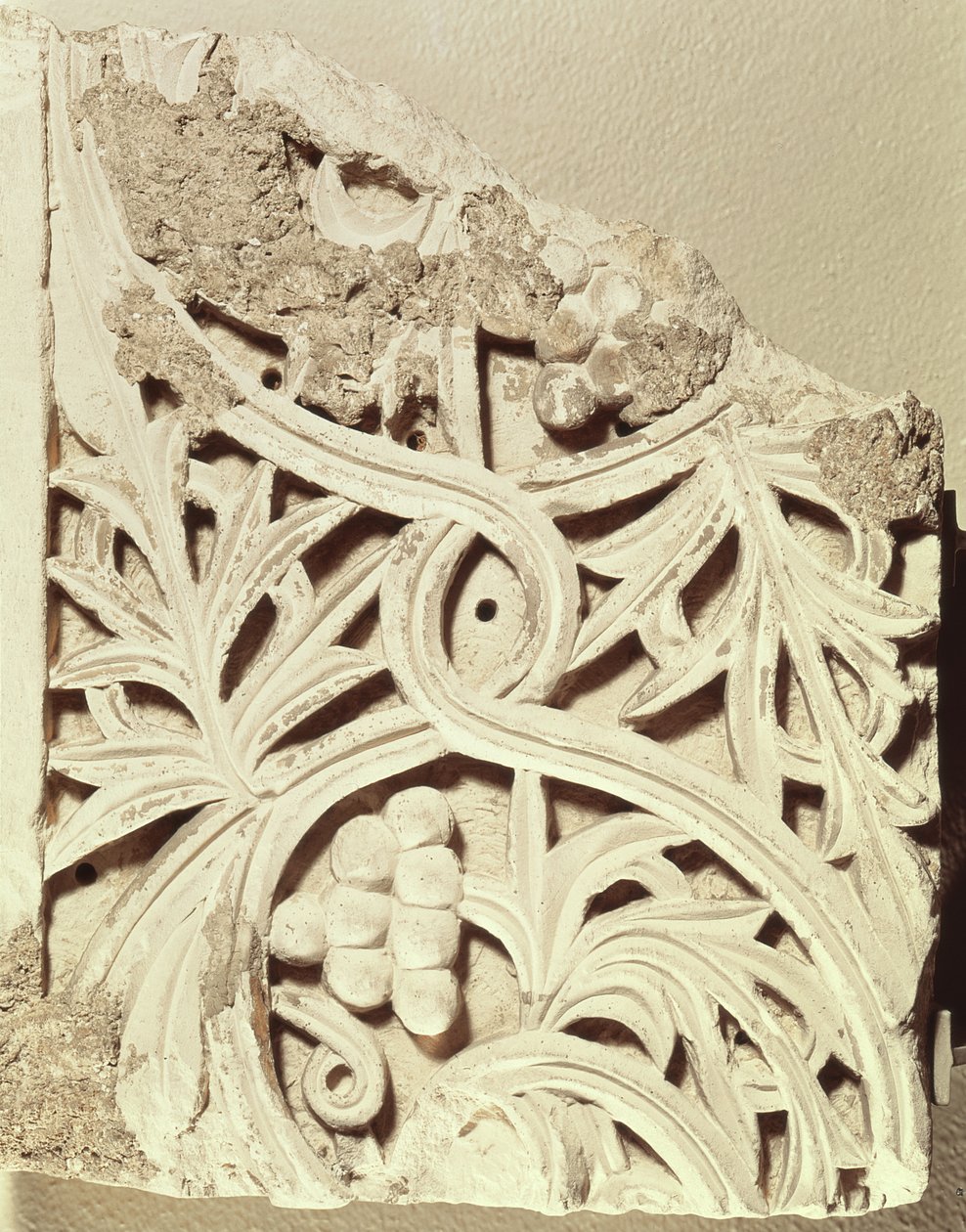 Fragment av en frise, fra klosteret Apa Jeremias, Sakkara (kalkstein) av Coptic Coptic