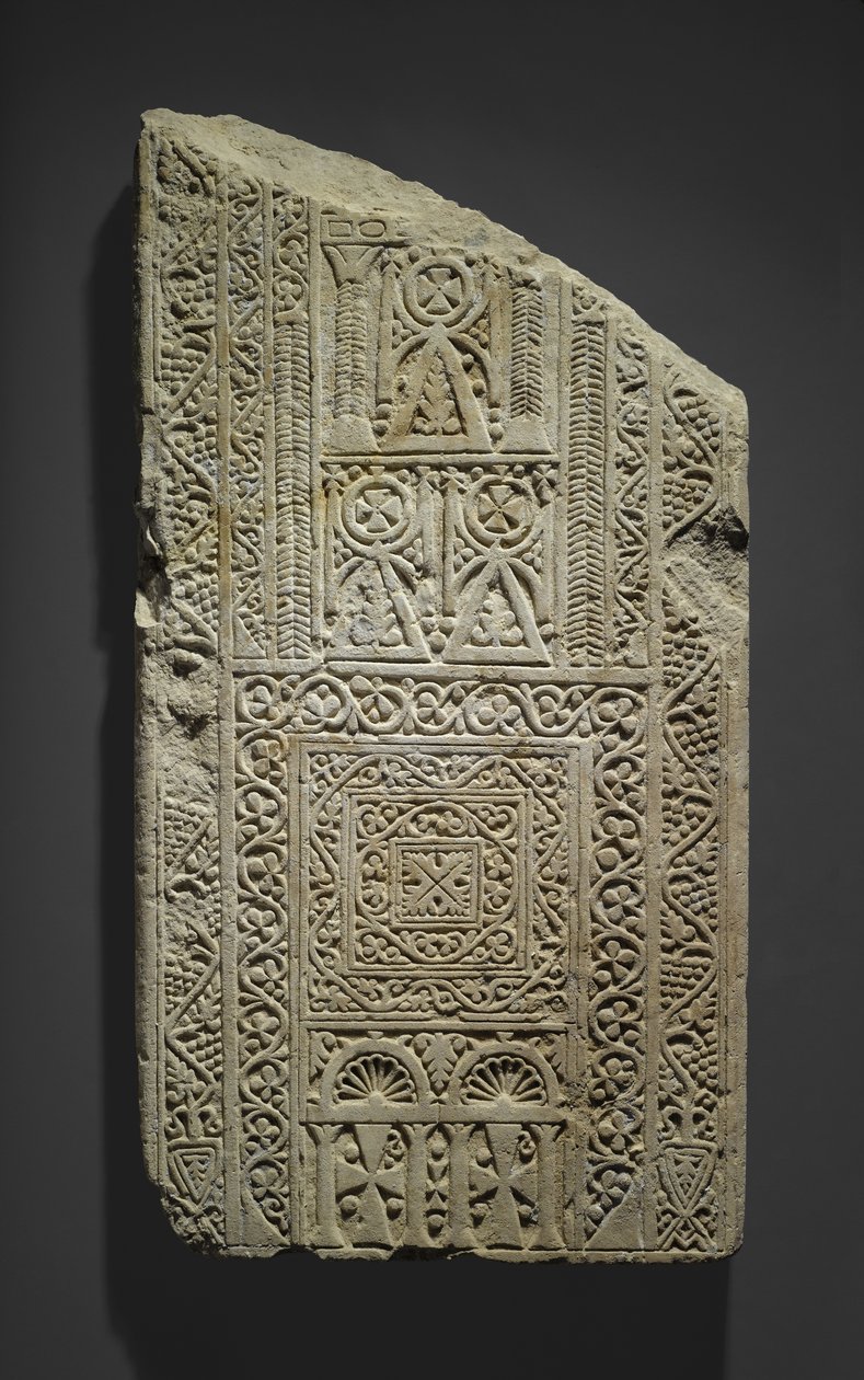 Fragmentær stela, muligens funnet i Esna, 7.-8. århundre (kalkstein med spor av gips) av Coptic Coptic