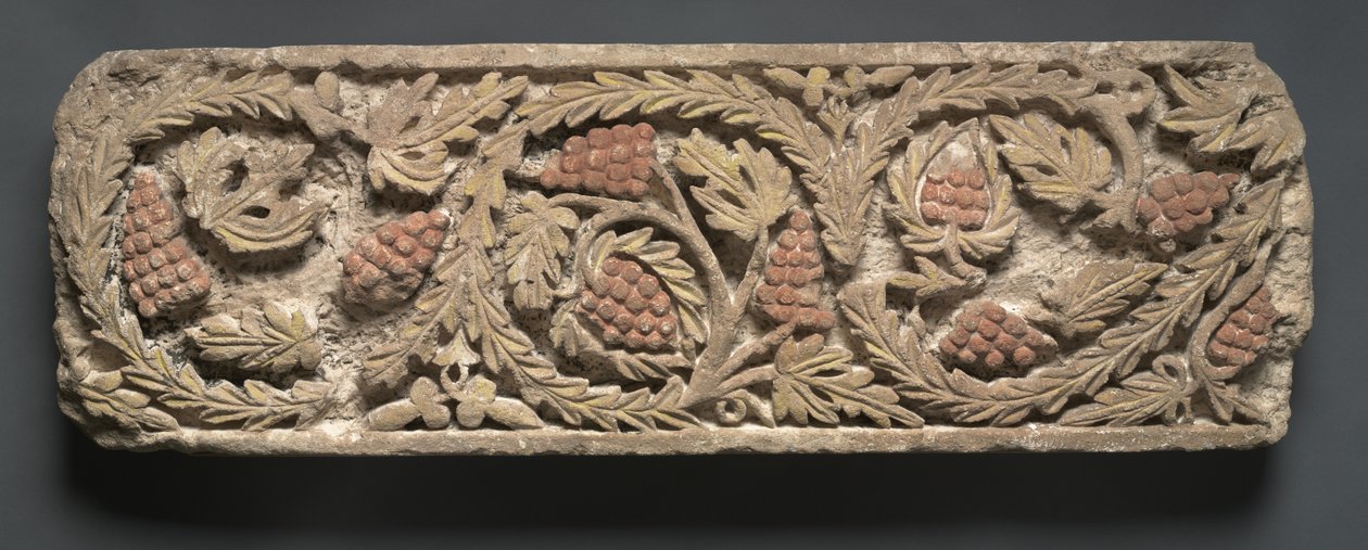 Fris med løvverk og druer, 300-400-tallet (kalkstein) av Coptic Coptic