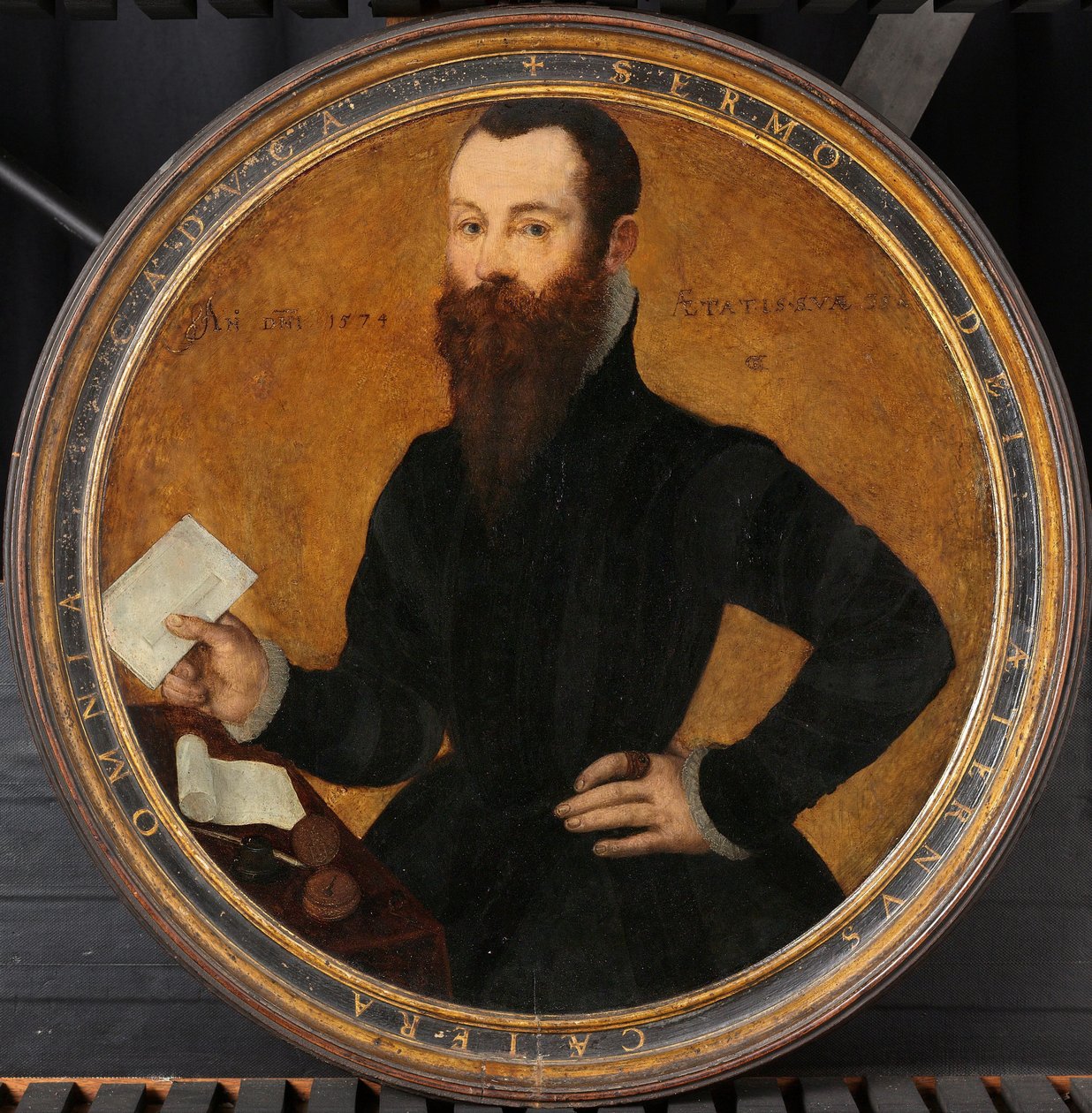 Portrett av Adam Wachendorff, med en Putto som blåser bobler Portrett av en mann. På verso en Putto blåser bobler av Cornelis Ketel