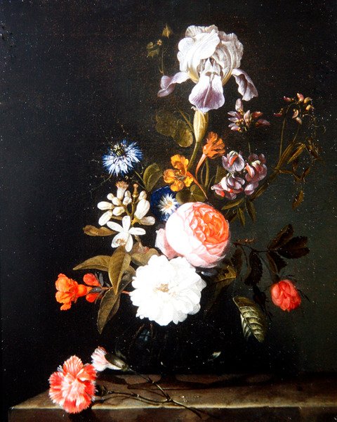 Et stilleben av blomster i en vase hviler på en avsats (olje på panel) av Cornelis Kick