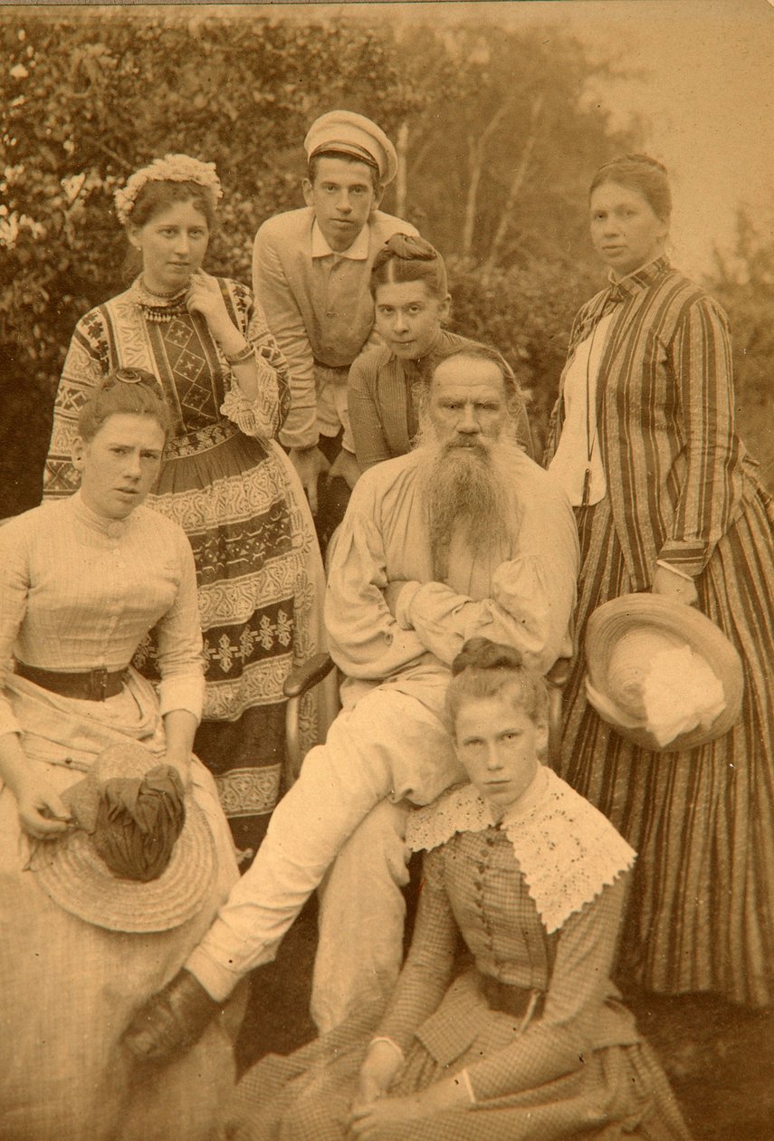 Forfatteren Leo Tolstoy med sin familie i Yasnaya Polyana av Count Semyon Semyonovich Abamelek Lazarev