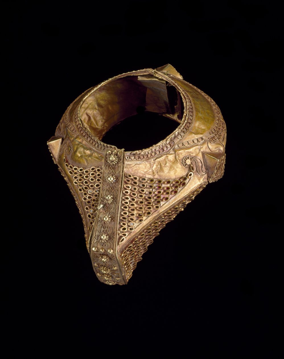 Brudearmbånd (gelang gadang podang), slutten av 1800-begynnelsen av 1900-tallet (hamret gull med filigran og granulering) av Culture Minangkabau