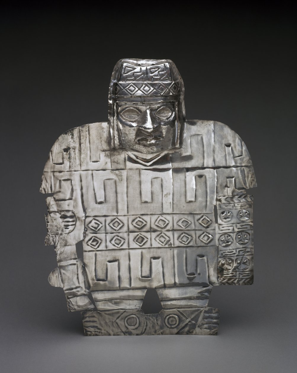 Warrior, 650-900 e.Kr. (hamret, kuttet og jaget sølv) av Culture Wari