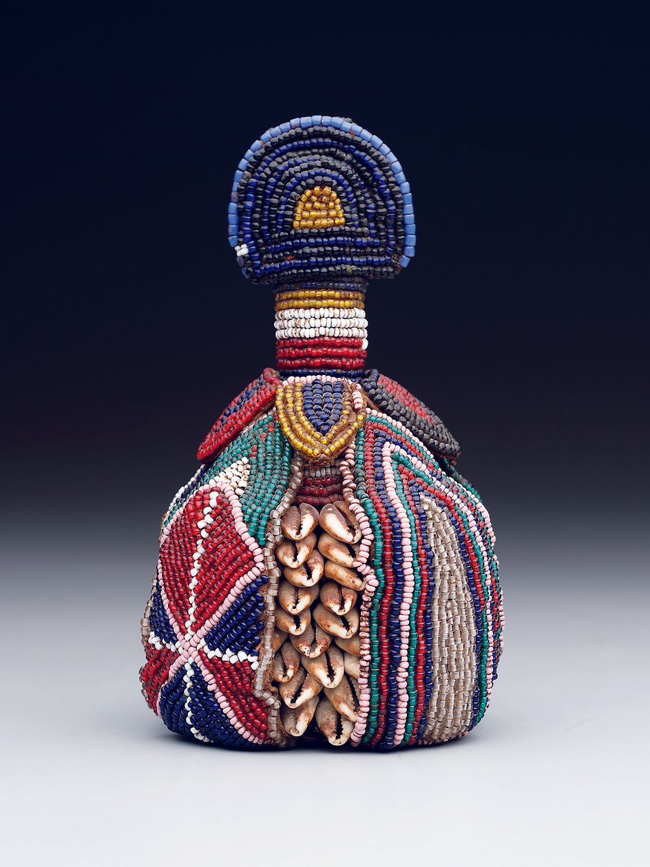 Symbol på det indre hodet (ibori), sent på 1800- til begynnelsen av 1900-tallet (glassperler, cowrie-skjell og lær) av Yoruba Culture