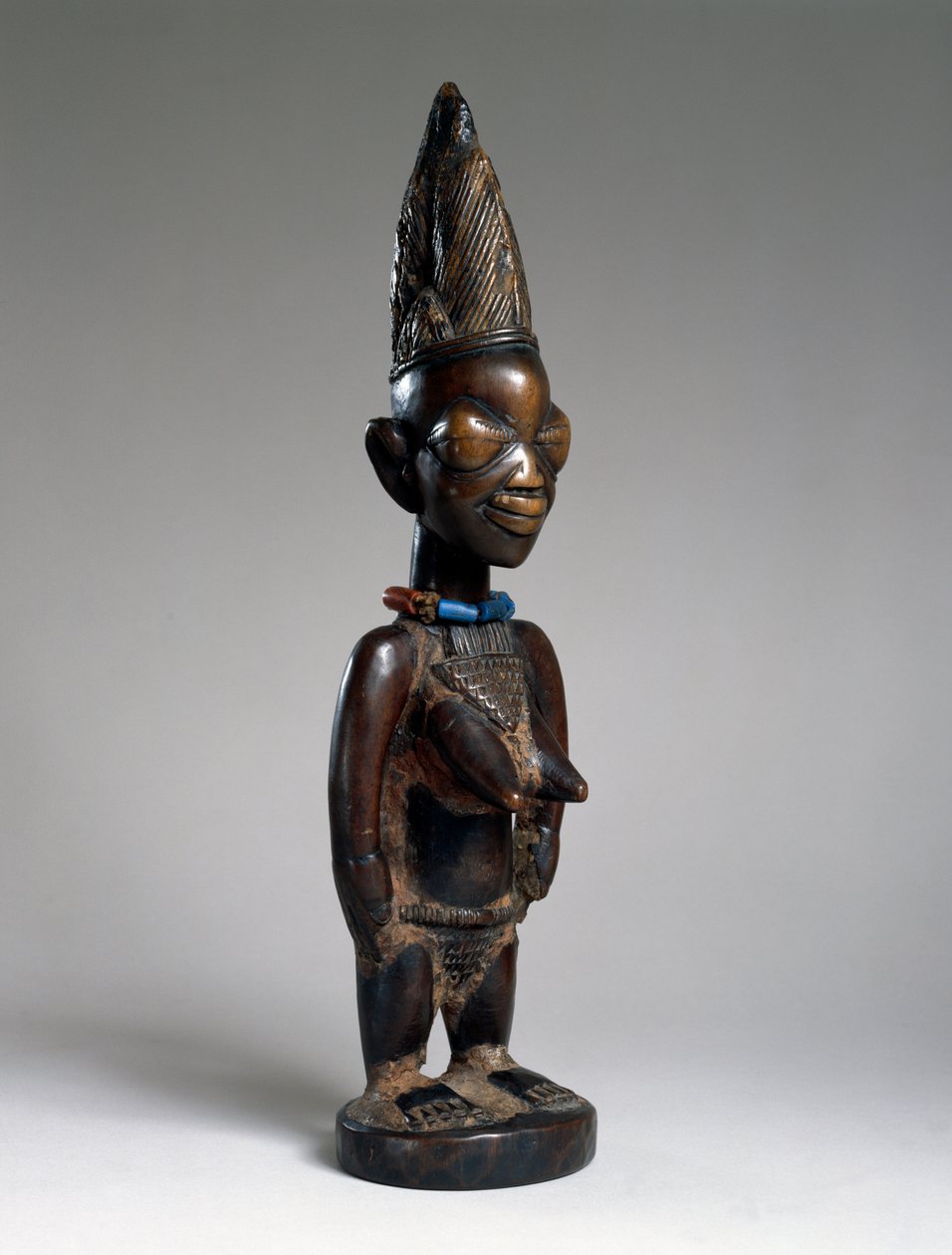 Tvillingfigur (ere ibeji), Ila-Orangun-regionen, Nigeria, slutten av 1800- eller begynnelsen av 1900-tallet (tre, glassperler og spor av tukula) av Yoruba Culture