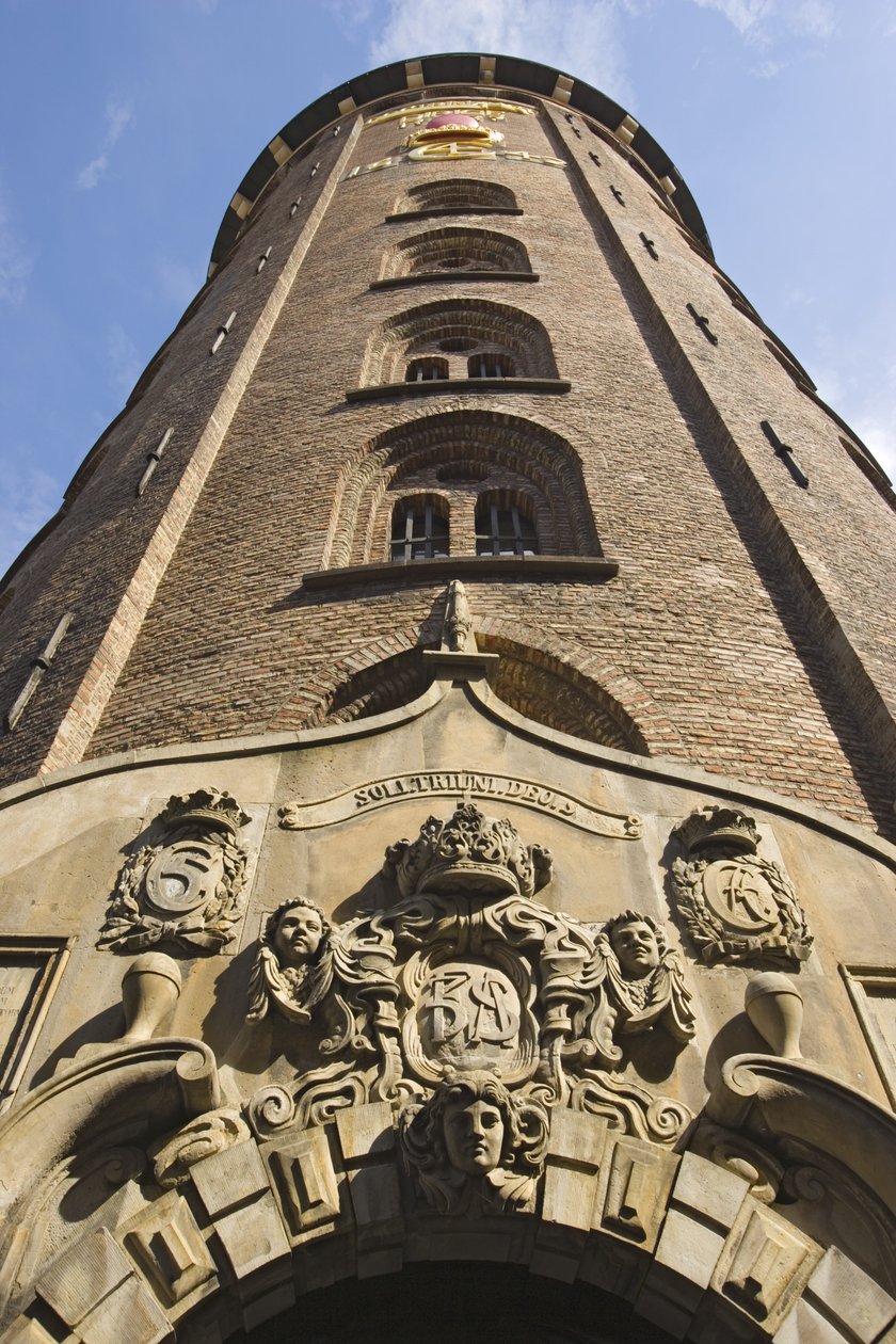 Utvendig utsikt over tårnet, ferdigstilt 1643 av Danish School