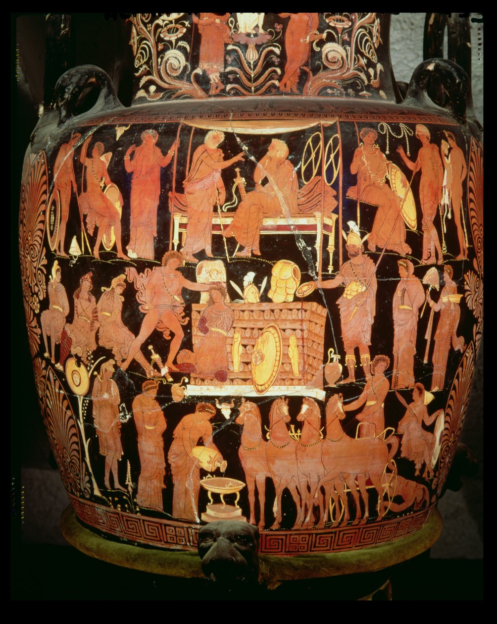 Apuliansk voluttkrater med rød figur, detalj om ofringen av trojanske fanger av Achilles ved begravelsen til Patroclus-keramikk, se også 174669 av Darius Painter