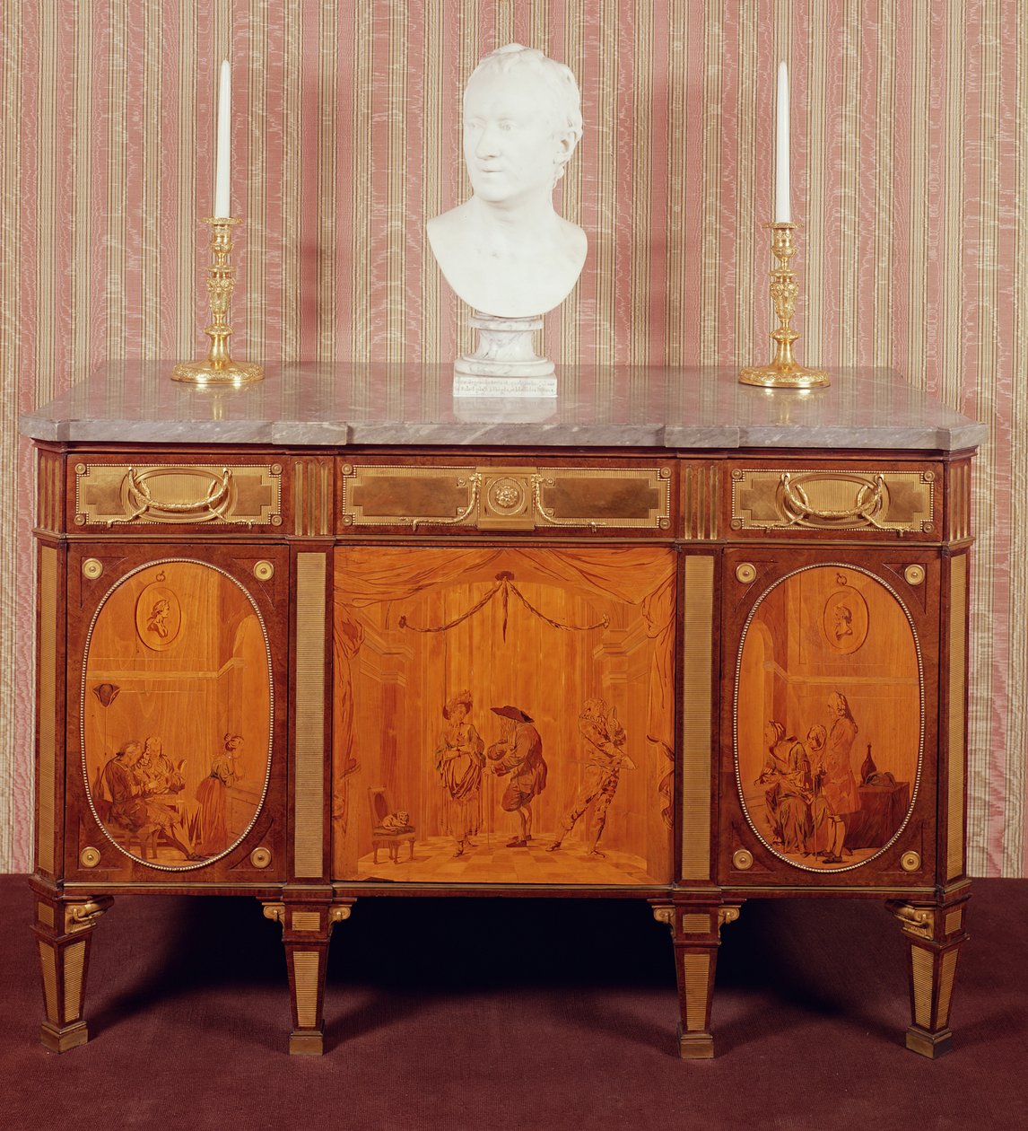 Commode, 1776-79 (inntarsia og bleu turquin marmor topp) av David Roentgen