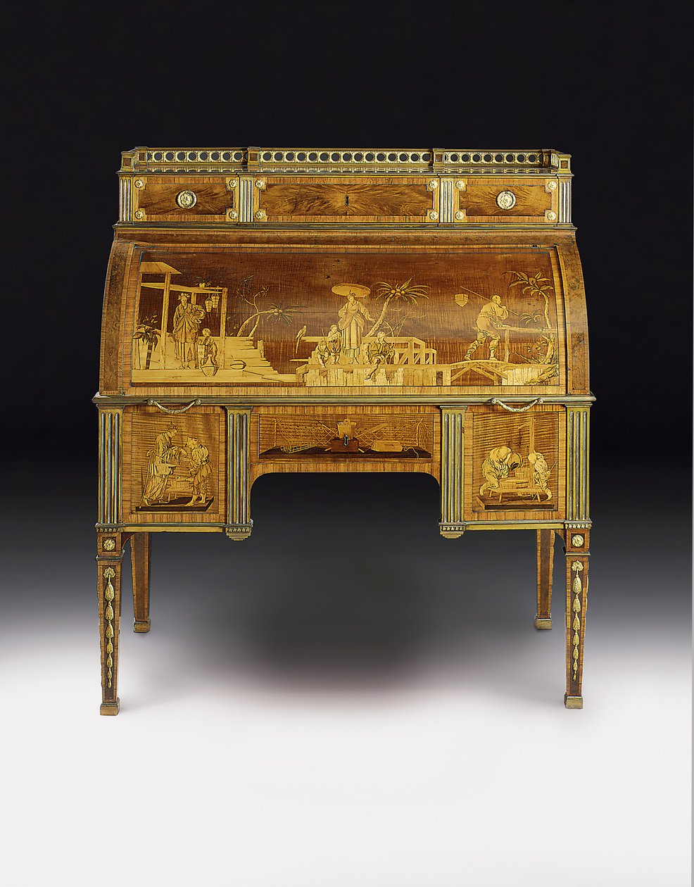 Mekanisk sylinderbyrå, festene tilskrevet Francois Redmond, ca. 1777-80 (ormolu-montert, messinginnlagt amboyna, tulipanved, beiset platan og marquetry) (se også 486603) av David Roentgen