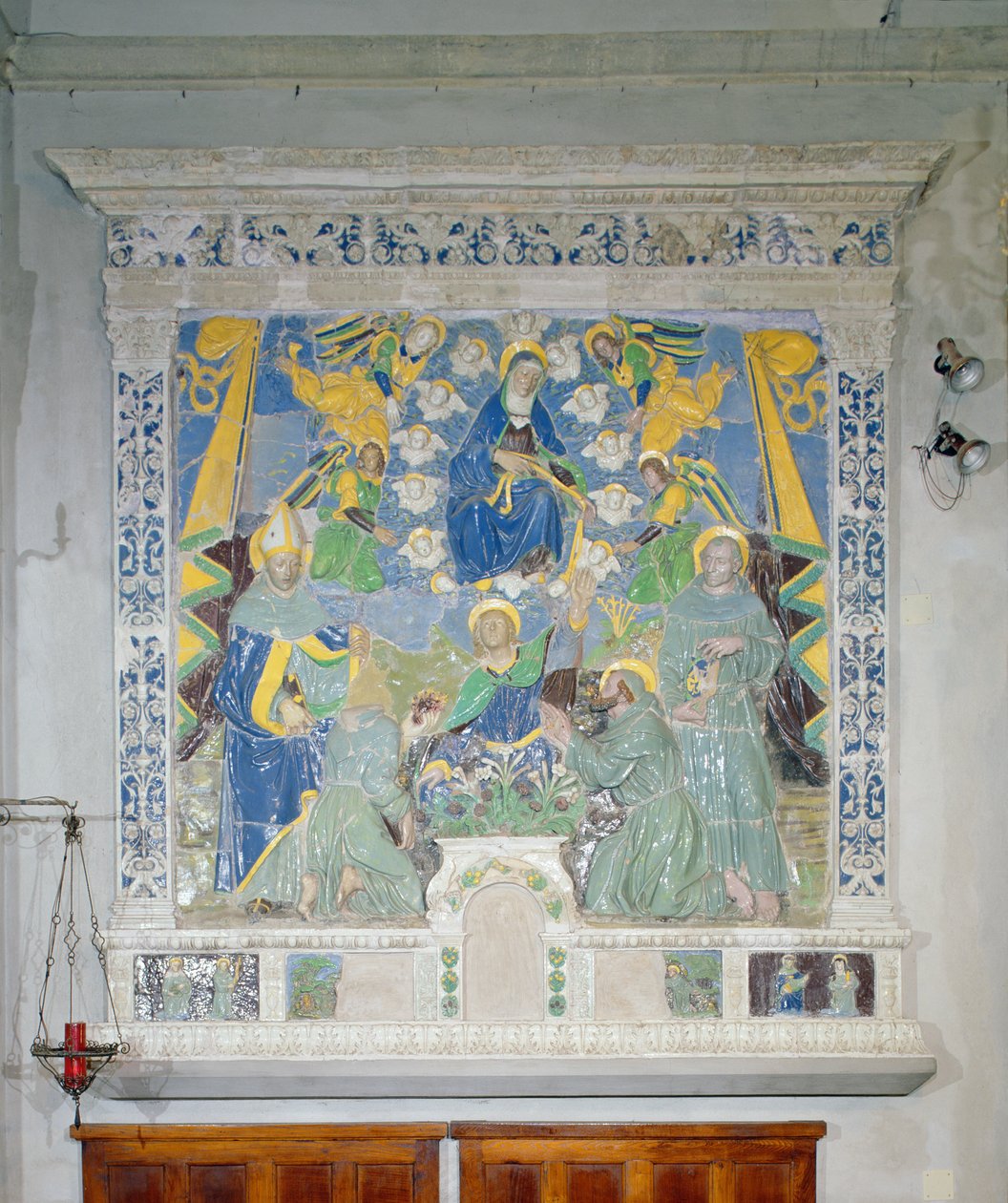 The Madonna of the Girdle, basrelieff, 1400-tallet (tinnglasert lertøy) av Luca Della Robbia