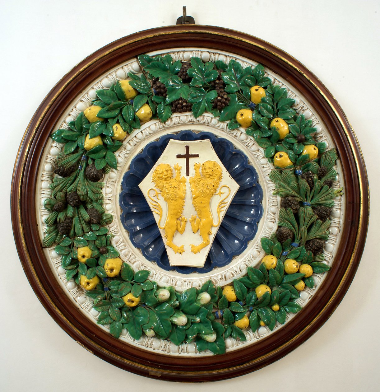 Våpenskjold fra familien til Lotteringhi della Stufa av Della Robbia (workshop of)