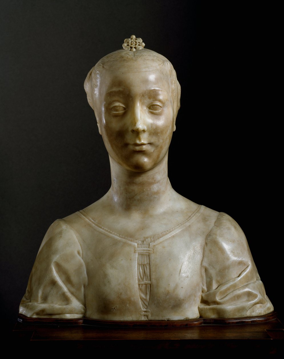 Byste av ung dame Marmorskulptur av Desiderio da Settignano (ca.1430-1464) Mål 146 cm Firenze, Bargello nasjonalmuseum av Desiderio da Settignano
