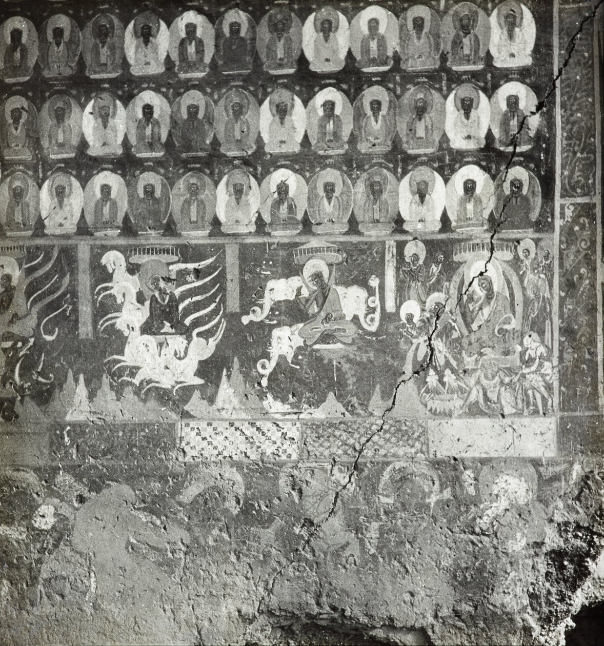 De tusen buddhaene og nidānaene til Lady Sumati, hule 275, nordveggen, Dunhuang-hulene, Kina, foto 1275/1 (86) av Desmond Parsons