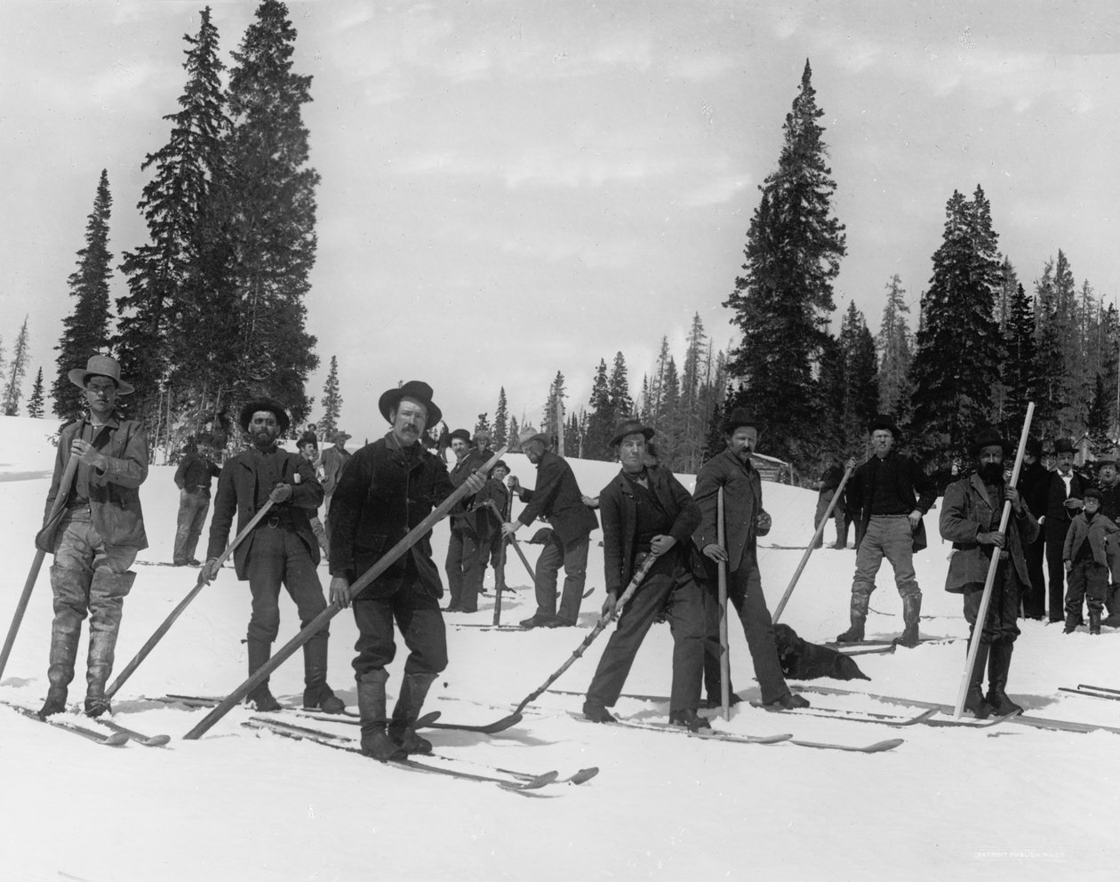 En skibrigade, ca. 1910-20 av Detroit Publishing Co.