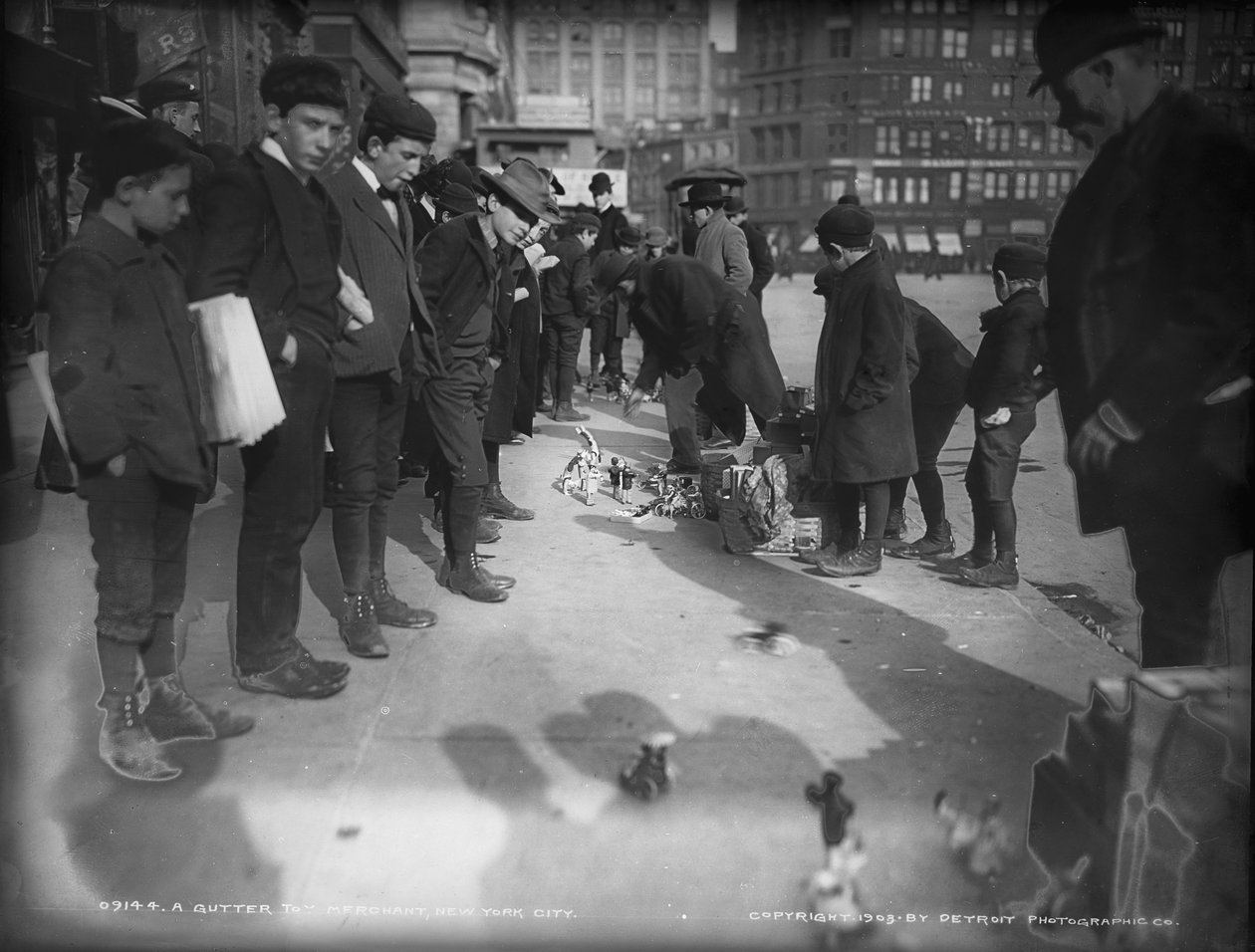 En renneleketøyshandler, New York City, 1903 av Detroit Publishing Co.