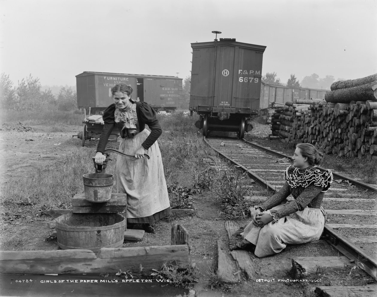 Jenter fra papirfabrikkene, Appleton, Wisconsin, ca. 1880-99 av Detroit Publishing Co.