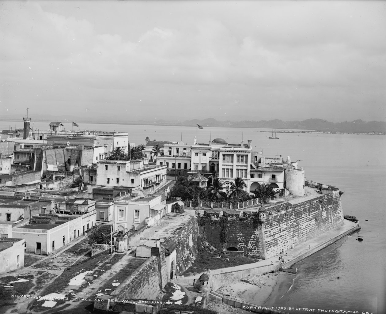 Guvernørens palass og havmuren, San Juan, Puerto Rico, ca. 1903 av Detroit Publishing Co.