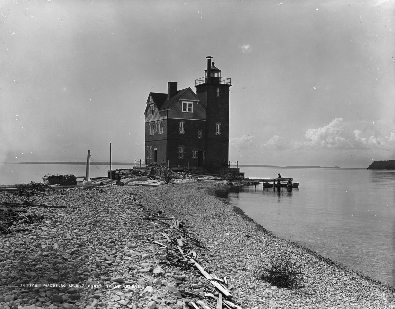 Mackinac Island fra Round Island, ca. 1899 av Detroit Publishing Co.