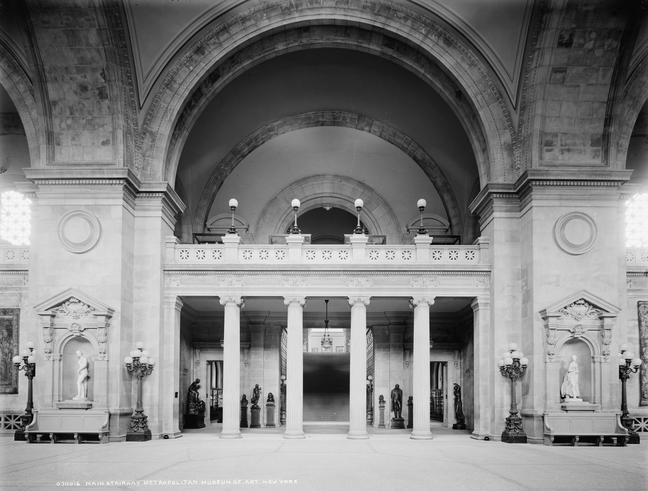 Hovedtrapp, Metropolitan Museum of Art, New York, ca. 1902-10 av Detroit Publishing Co.