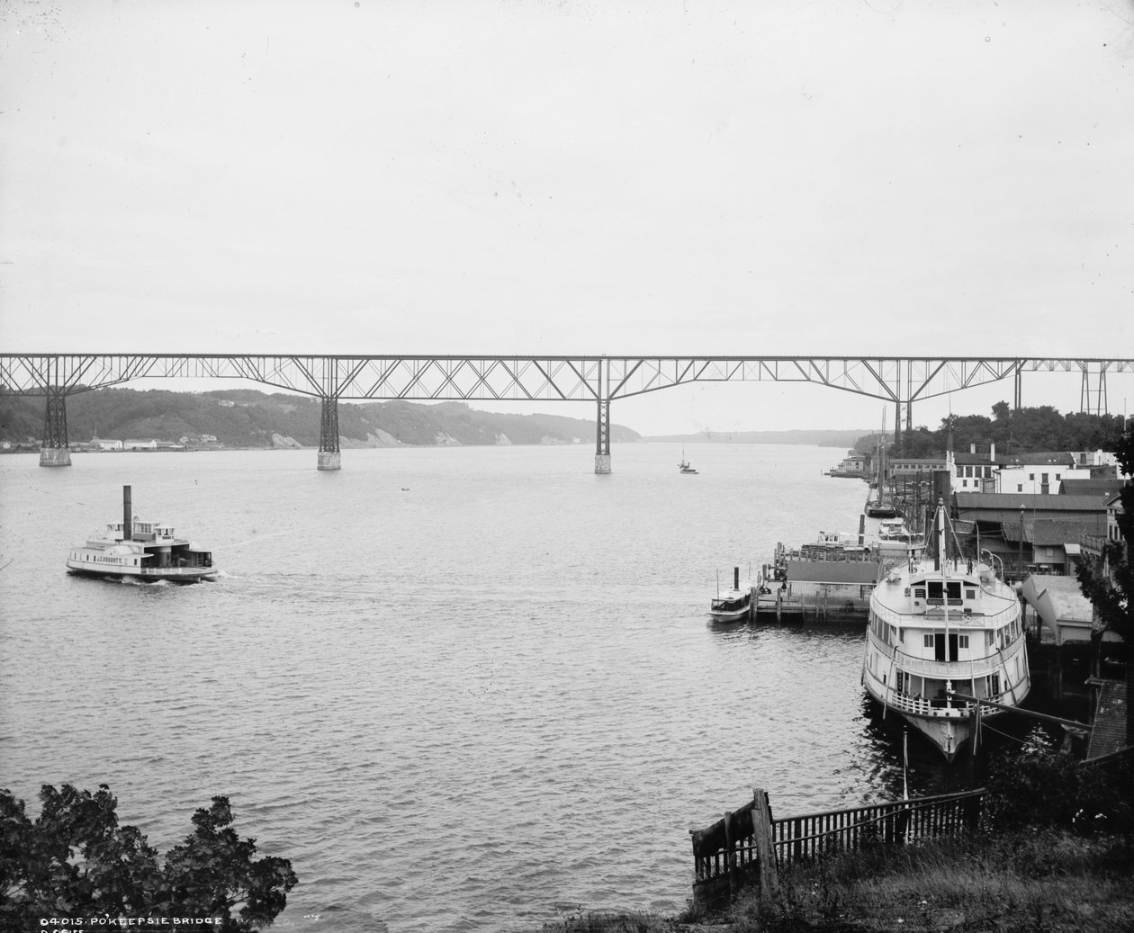 Pokeepsie (Poughkeepsie) Bridge, New York, ca. 1880-97 av Detroit Publishing Co.