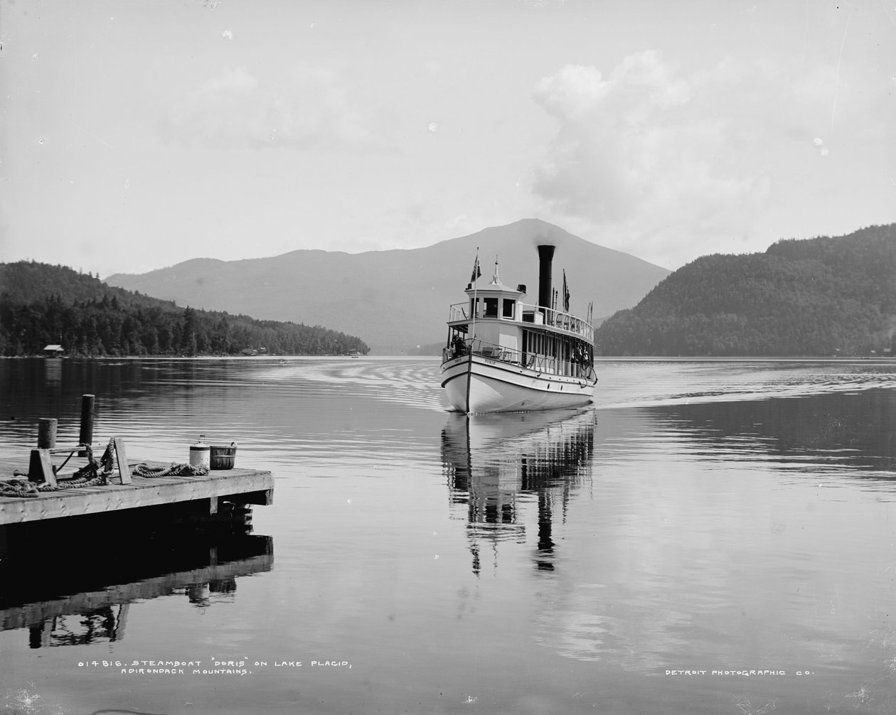 Dampbåt Doris på Lake Placid, Adirondack Mountains, ca. 1902 av Detroit Publishing Co.