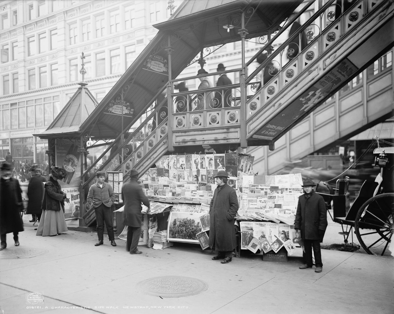 En karakteristisk fortauskiosk i New York City, ca. 1903 (s/hvitt-bilde) av Detroit Publishing Co.