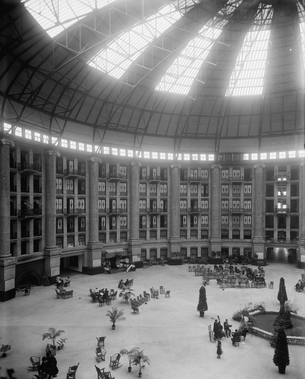 Atrium of New West Baden Springs Hotel, West Baden Springs, Indiana, ca. 1900-15 av Detroit Publishing Co.