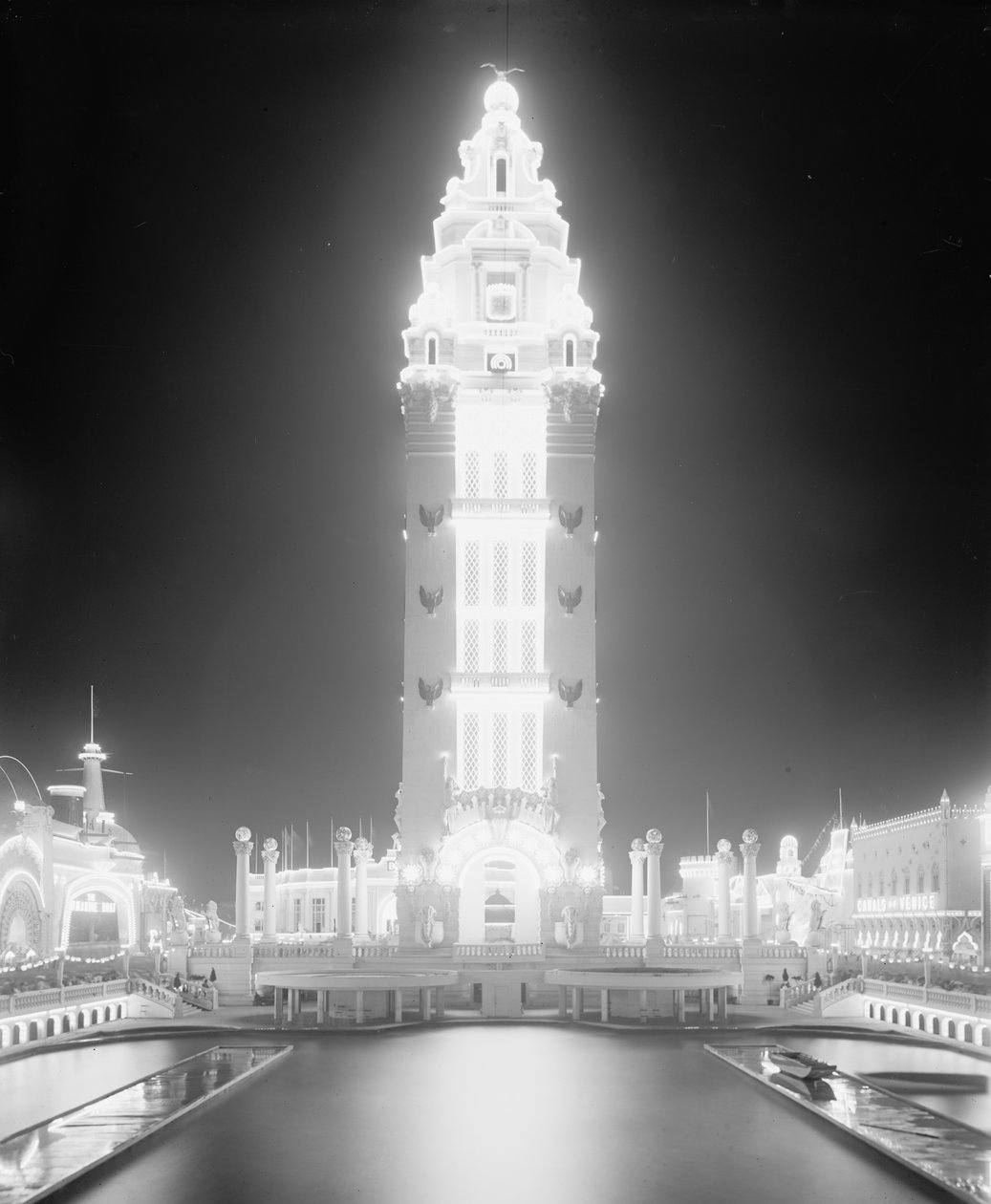 Drømmeland om natten, Coney Island, New York City, ca. 1905 (s/hvitt-bilde) av Detroit Publishing Co.