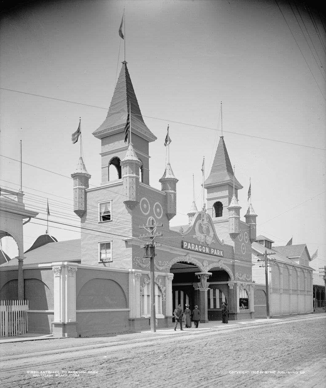 Inngang til Paragon Park, Nantasket Beach, ca. 1905 (s/hvitt-bilde) av Detroit Publishing Co.