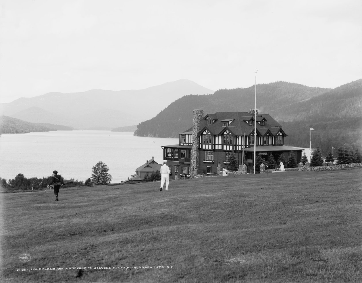 Lake Placid og Whiteface Mountain fra Stevens House, Adirondack Mountains, N.Y., ca. 1909 av Detroit Publishing Co.