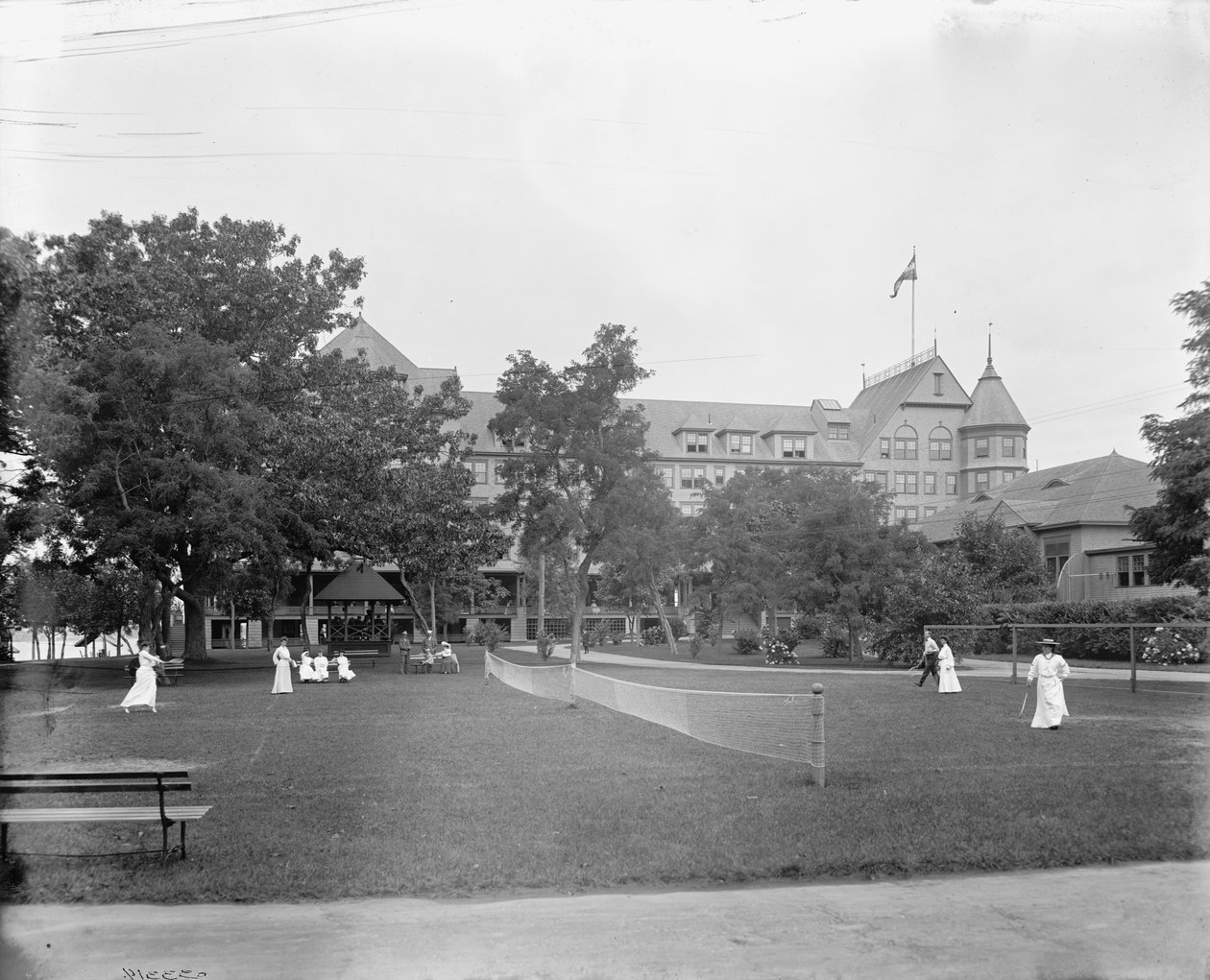 Manhasset, tennis ved Manhanset House, Shelter Island, N.Y., ca. 1904 av Detroit Publishing Co.