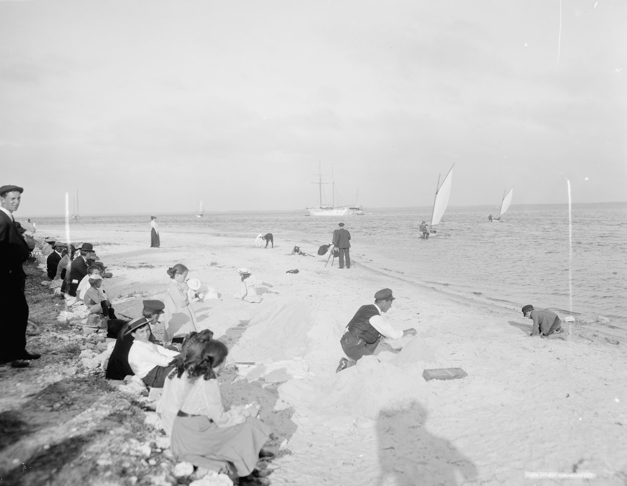 Ved bredden av Biscayne Bay, Miami, Florida, ca. 1905 (s/hvitt-bilde) av Detroit Publishing Co.
