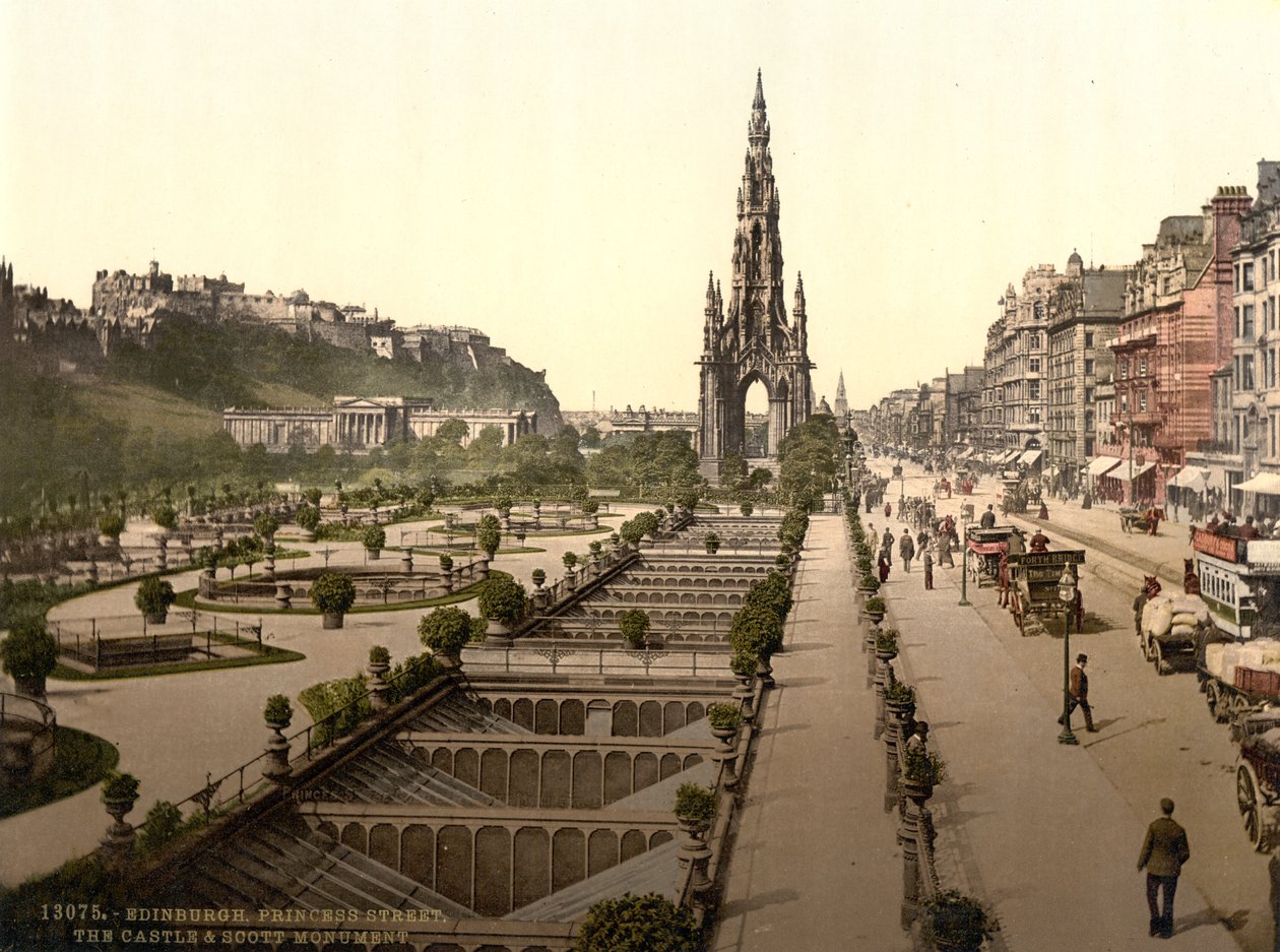 Princes Street, slottet og Scott-monumentet, Edinburgh, ca. 1890-1900 av Detroit Publishing Co.