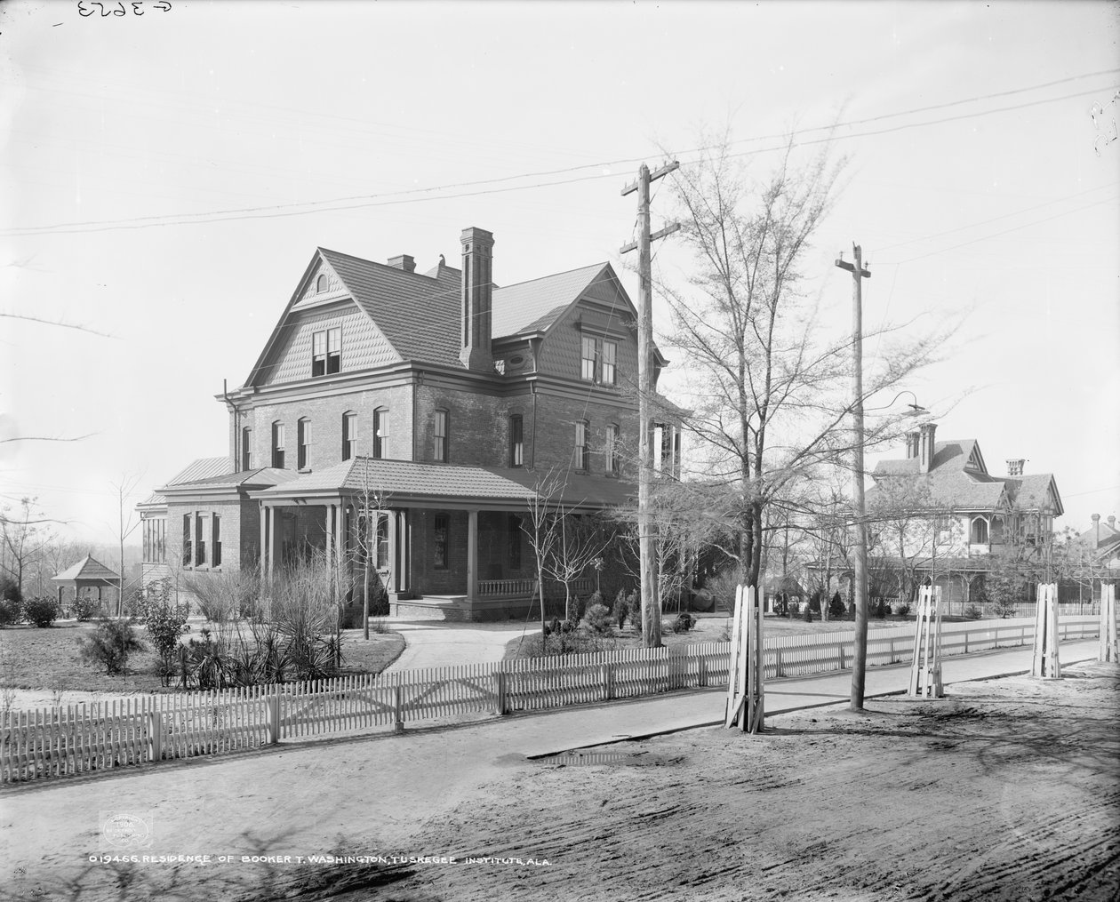 Bosted til Booker T. Washington, Tuskegee Institute, ca. 1906 (s/hvitt-bilde) av Detroit Publishing Co.