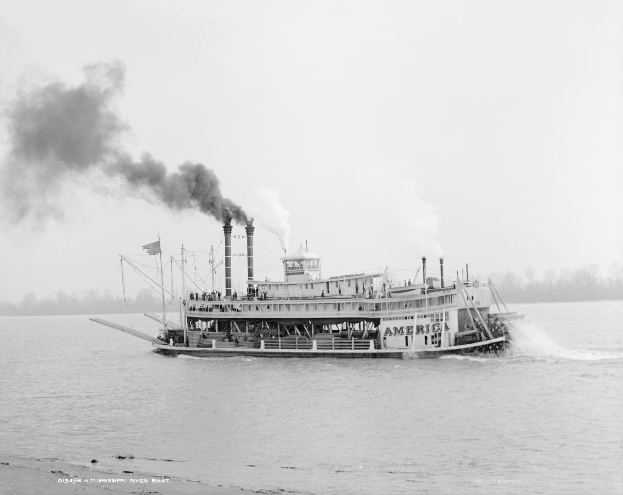 River Boat, Mississippi River, USA, ca. 1906 (s/hvitt-bilde) av Detroit Publishing Co.