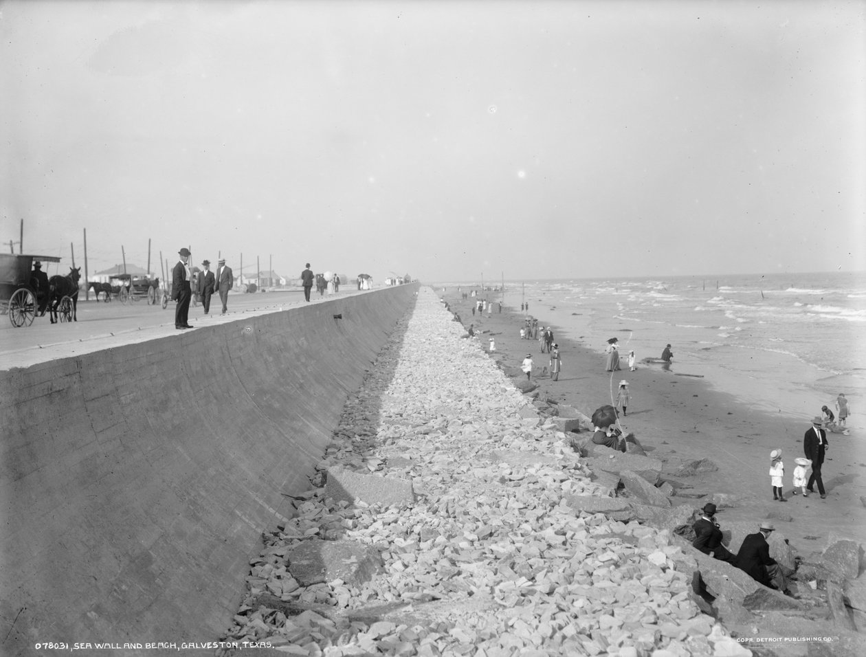 Seawall and beach, Galveston, Texas, 1910-20 av Detroit Publishing Co.
