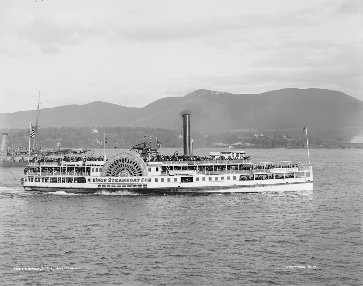 Steamer Cetus, Iron Steamboat Co. 1909 av Detroit Publishing Co.
