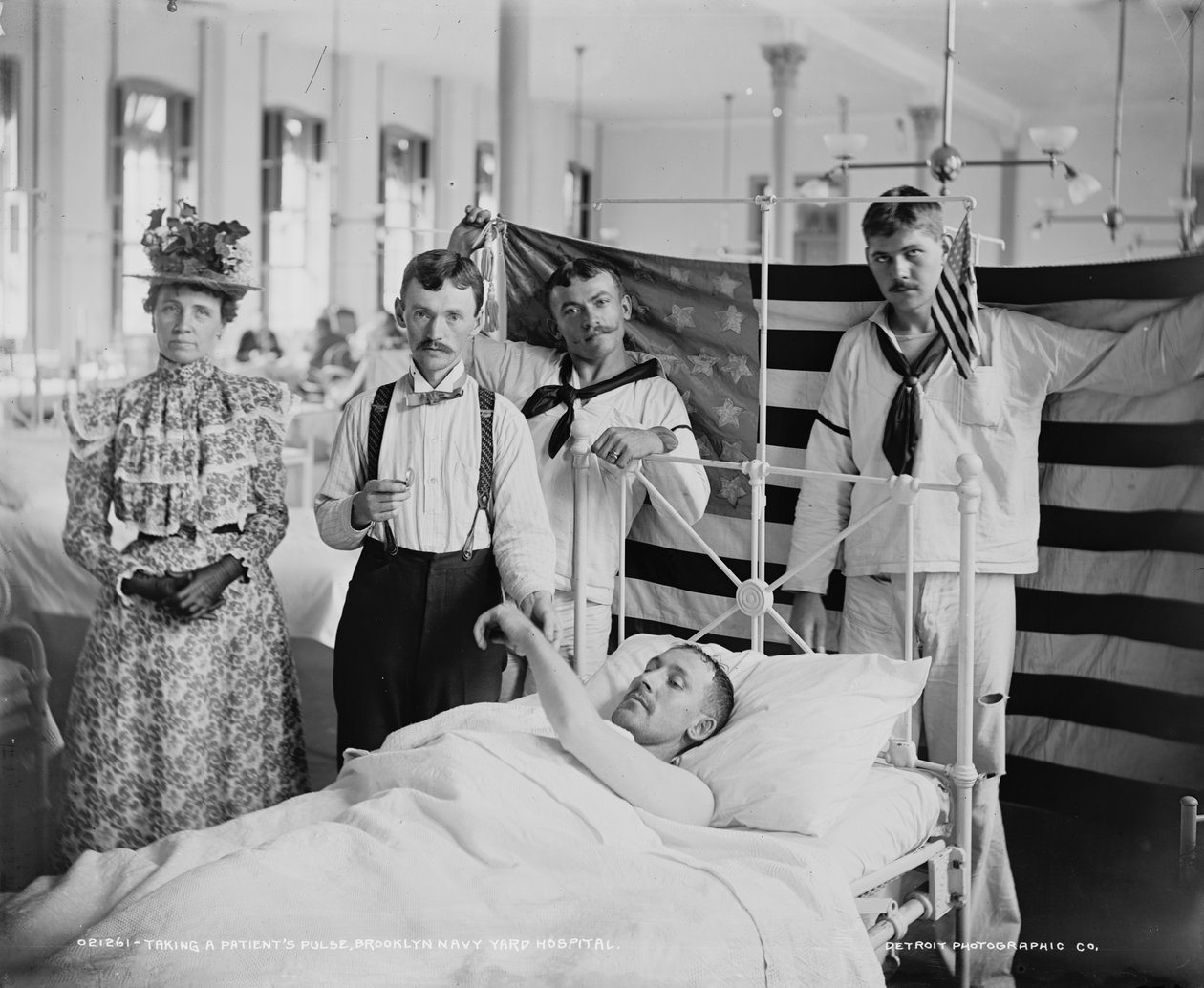 Tar en pasients puls, Brooklyn Navy Yard Hospital, ca. 1890-1901 av Detroit Publishing Co.