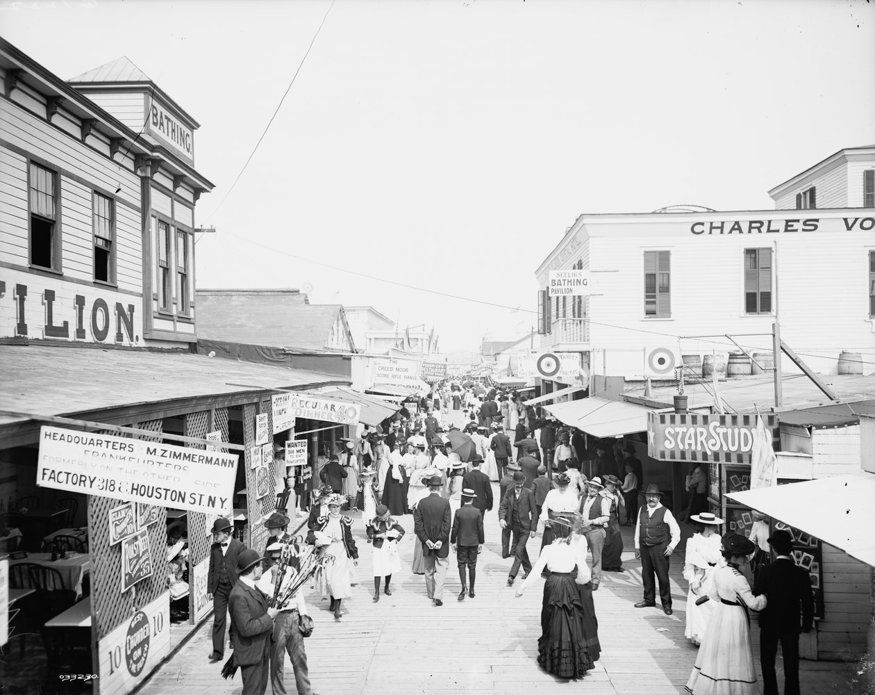 The Bowery ser østover, Rockaway, New York av Detroit Publishing Co.