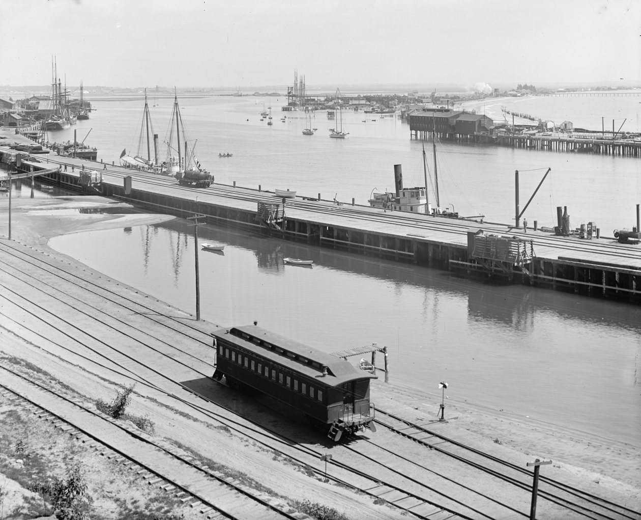 The Harbor, San Pedro, California, ca. 1880-99 av Detroit Publishing Co.