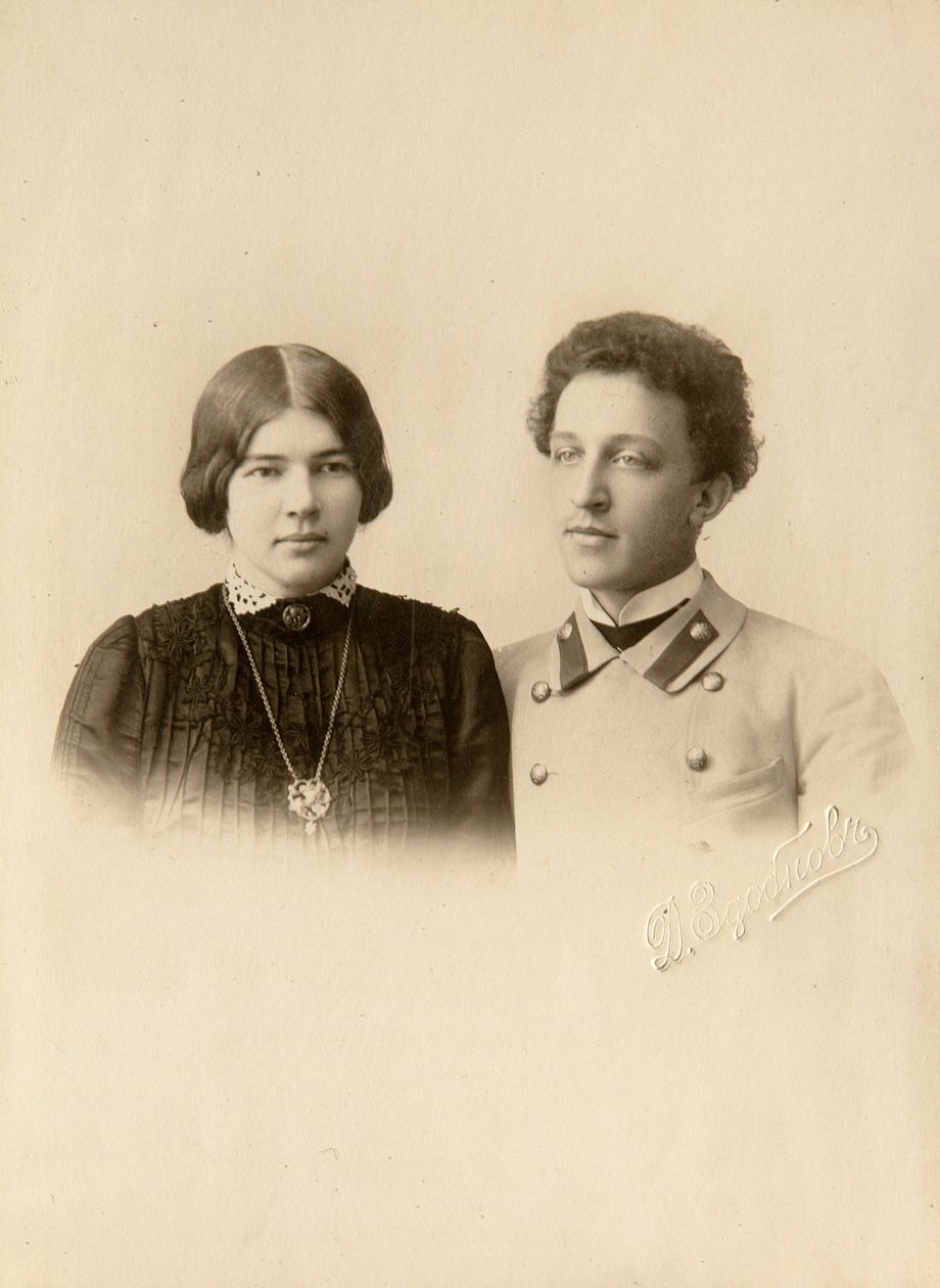 Portrett av poeten Alexander (Alexandre) Aleksandrovich Blok (1880-1921) med sin kone. Silver Gelatin Photography av Dmitri Spiridonovich Zdobnov (slutten av 1800-tallet) av Dmitri Spiridonovich Zdobnov