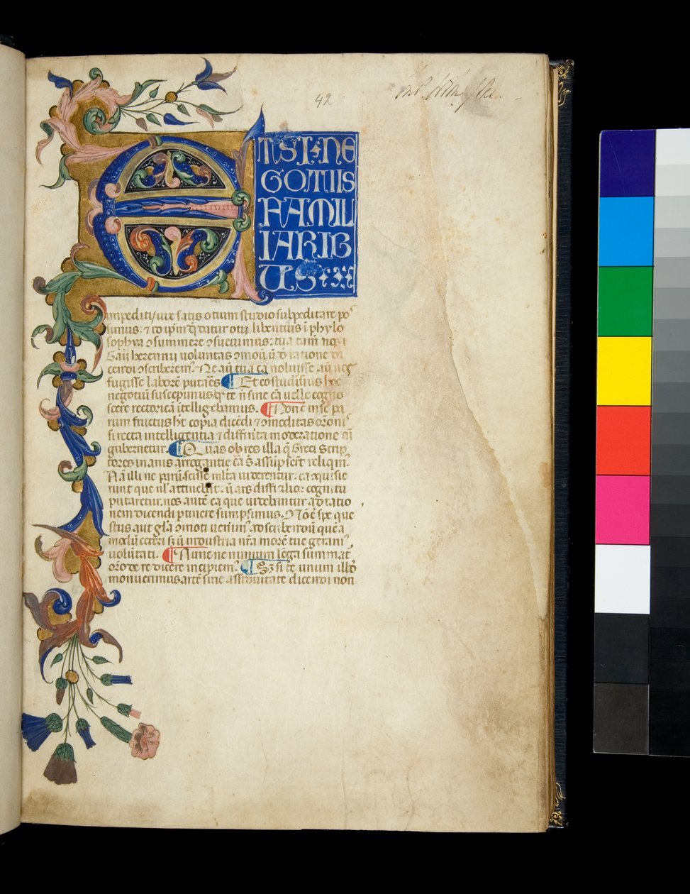 Ms 373. Pseudo-Cicero, Rhetorica ad Herennium og andre verk, f.1r. Opplyst initial [E] og delvis kant med akantusblad- og blomsterdekor, den første tekstlinjen med hvite utstillingsbokstaver på blå grunn, ca. 1337 (pergament) av Don Silvestro dei Gherarducci