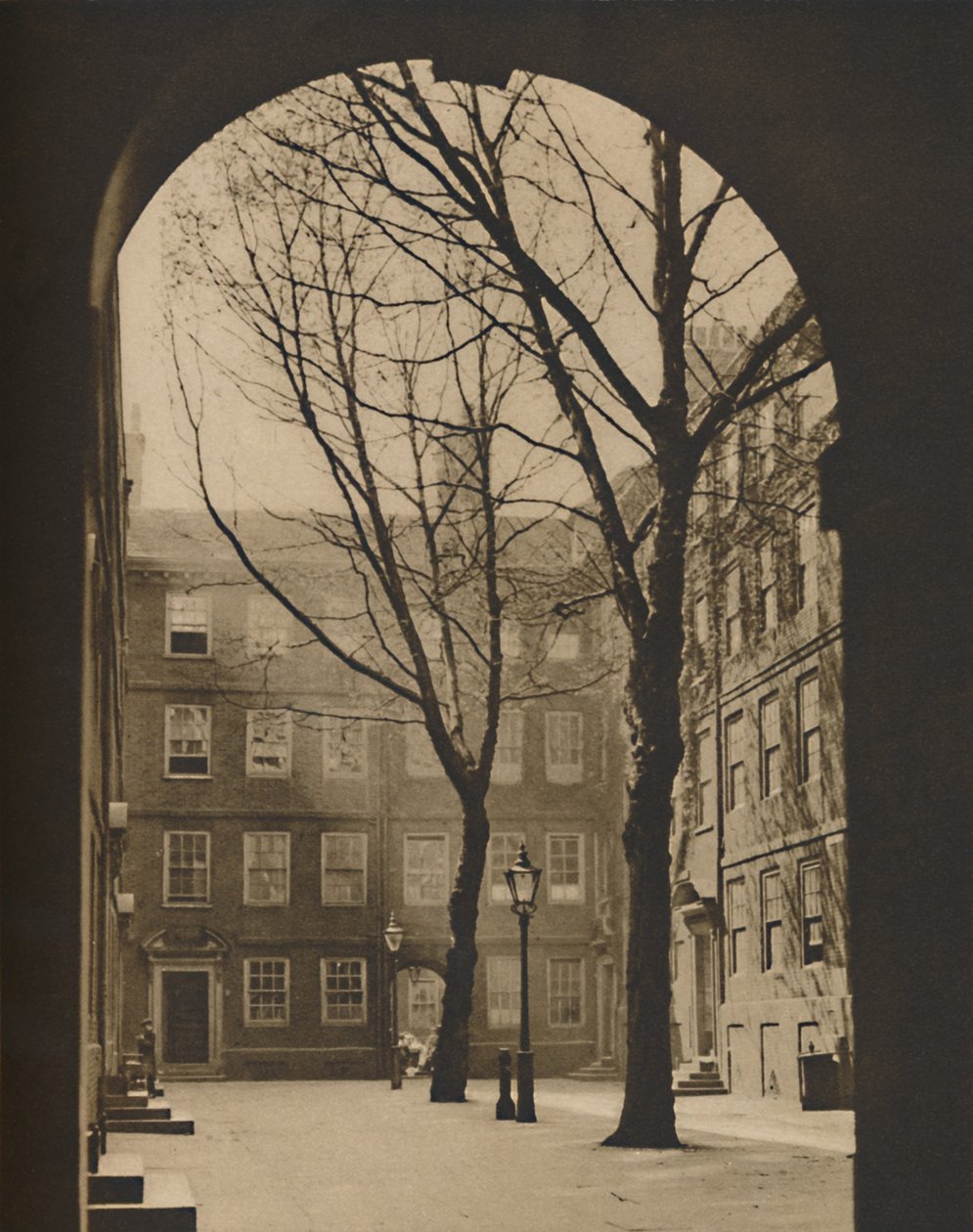 En visjon om tidlig vår i tempelet, c1935. av Donald McLeish