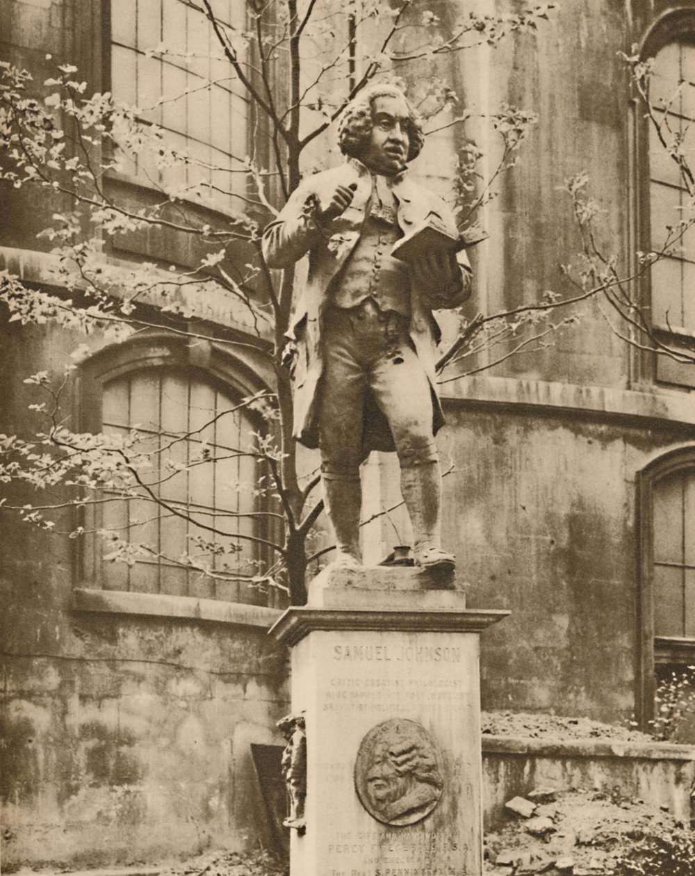 Dr. Johnson på hans sokkel, Wherece He Can See Fleet Street, c1935. av Donald McLeish
